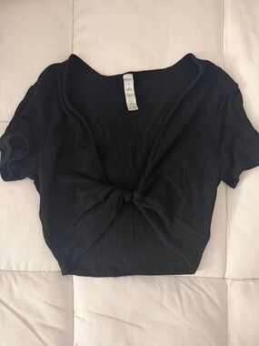 ALO Yoga Black Ribbed Knot-Front Crop Top